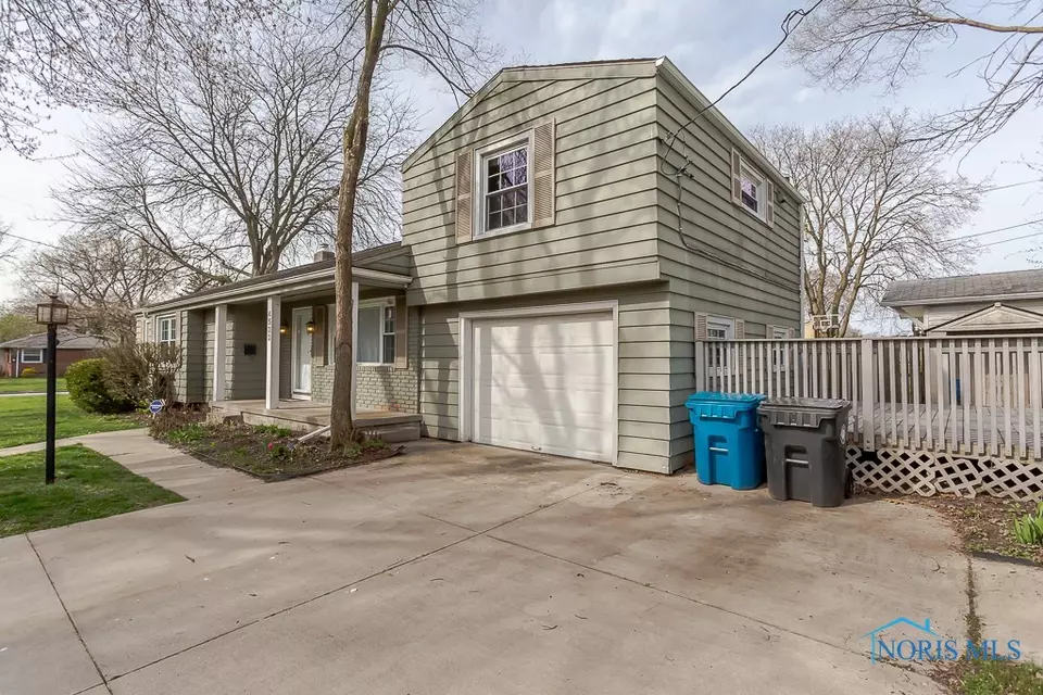 4533 Bowen Rd, Toledo, OH 43613 39 Photos Movoto