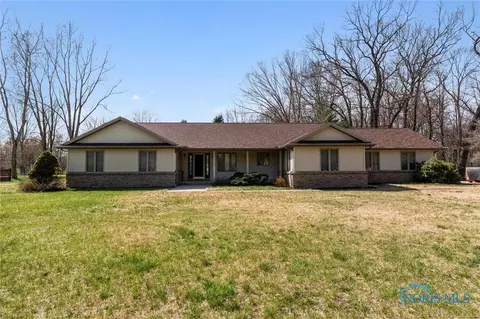 5115 Chaudhary Dr, Swanton, OH 43558