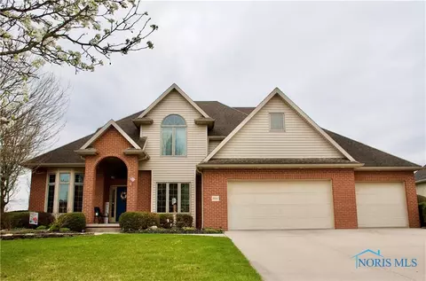 8436 Indian Lake Dr, Findlay, OH 45840