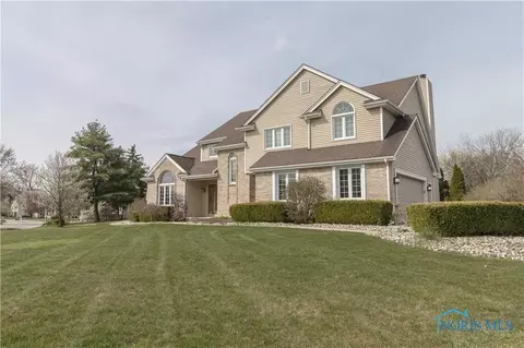 4905 Parklands Dr, Sylvania, OH 43560