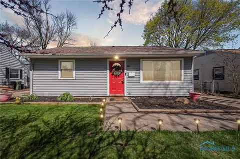 890 Lochhaven Blvd, Maumee, OH 43537