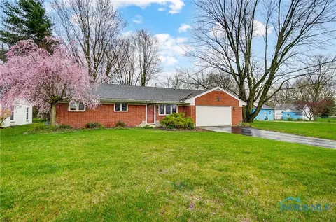 4 Ranch Ct, Bowling Green, OH 43402
