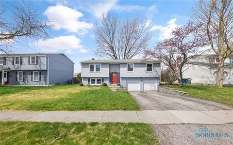 340 Southwood Dr, Perrysburg, OH 43551