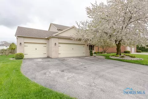 4747 Cabriolet Ln, Maumee, OH 43537