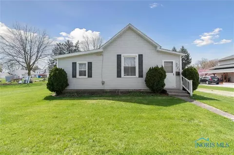 221 E Barnes Ave, Napoleon, OH 43545