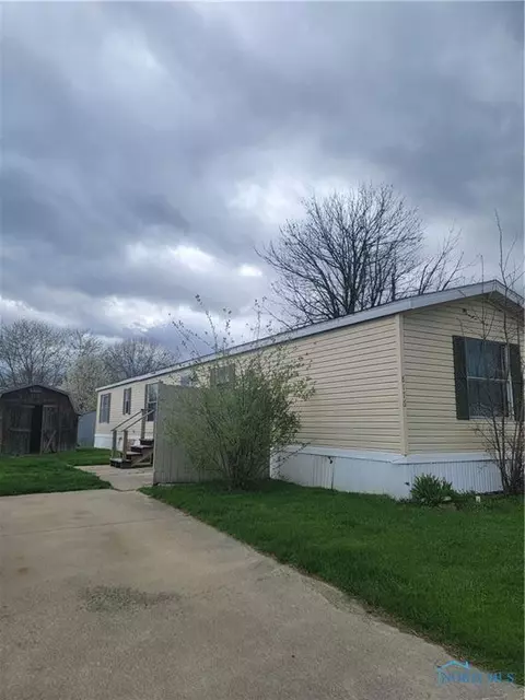 8176 Silverwood Dr #L-233, Findlay, OH 45840