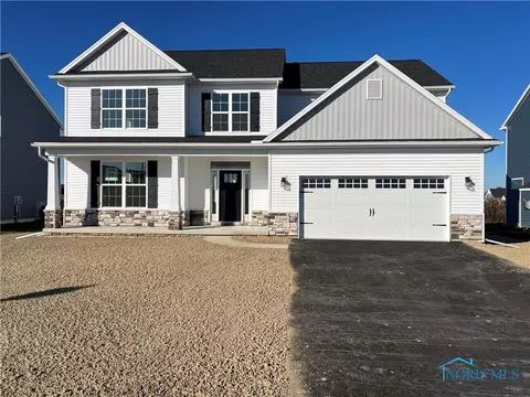 140 Valley Hall Dr, Perrysburg, OH 43551