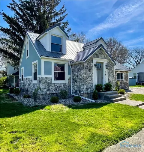 702 S Perry St, Napoleon, OH 43545