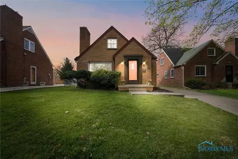 2127 Romona Dr, Toledo, OH 43614