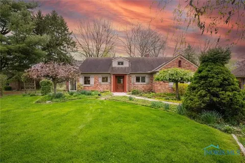 1430 Old Trail Rd, Maumee, OH 43537