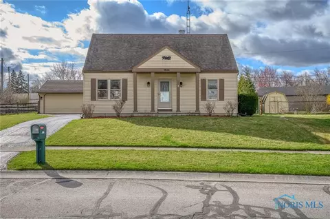 2852 Worth St, Oregon, OH 43616