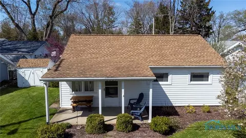 5839 E Lakeview Dr, Port Clinton, OH 43452
