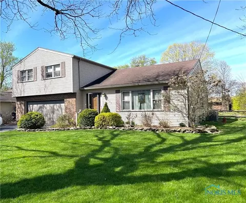 621 Pasteur Ave, Bowling Green, OH 43402