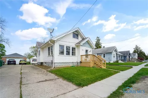 129 Rossburn Pl, Rossford, OH 43460