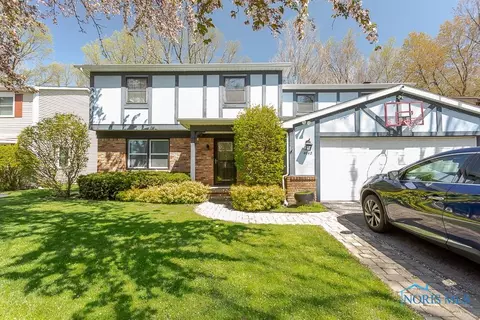 4042 Pinecrest Dr, Toledo, OH 43623