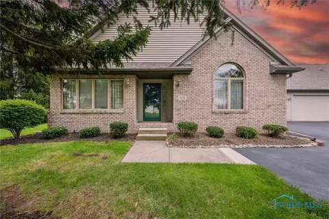 102 St Martin Dr, Perrysburg, OH 43551