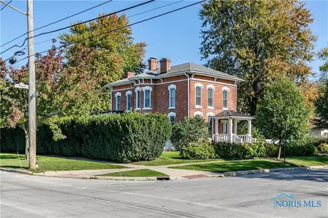 205 E Wayne St, Maumee, OH 43537 photo 6