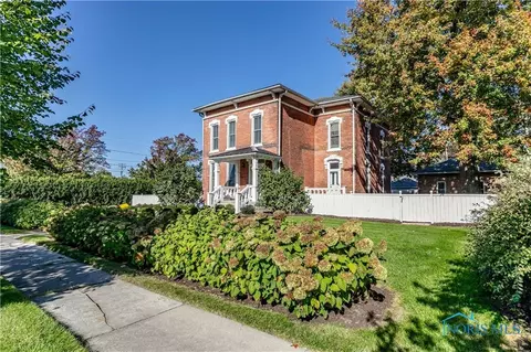 205 E Wayne St, Maumee, OH 43537 photo 2