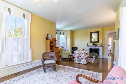 205 E Wayne St, Maumee, OH 43537 photo 12