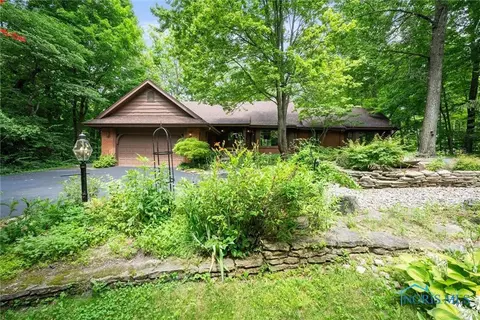 26121 W River Rd, Perrysburg, OH 43551