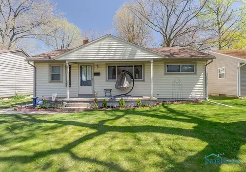 5252 Winona Dr, Toledo, OH 43613