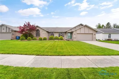 4128 Lyn Dr, Oregon, OH 43616