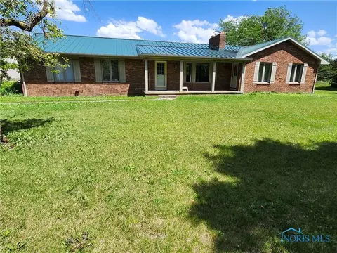 26064 E Broadway St, Walbridge, OH 43465