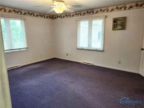 26064 E Broadway St, Walbridge, OH 43465 photo 8