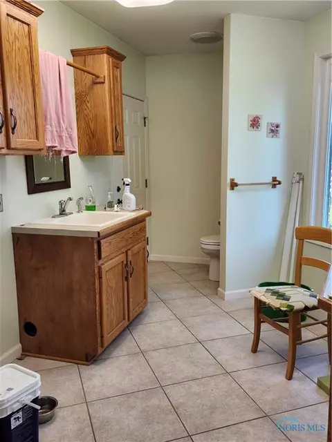 26064 E Broadway St, Walbridge, OH 43465 photo 20