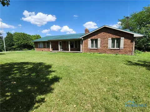 26064 E Broadway St, Walbridge, OH 43465 photo 2