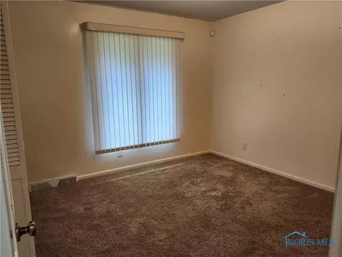 26064 E Broadway St, Walbridge, OH 43465 photo 5