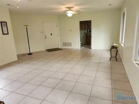 26064 E Broadway St, Walbridge, OH 43465 photo 19