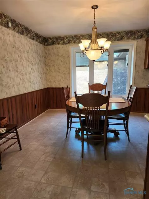 26064 E Broadway St, Walbridge, OH 43465 photo 12