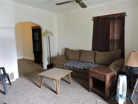 525 Valleywood Dr, Toledo, OH 43605