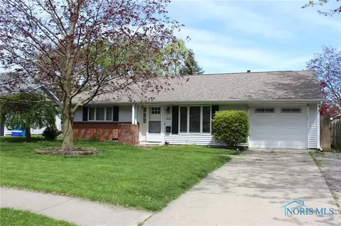 838 Maple Ln, Waterville, OH 43566