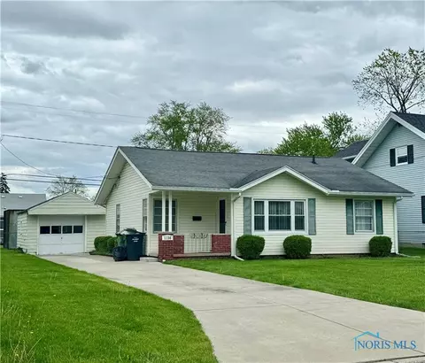1136 Scott St, Maumee, OH 43537