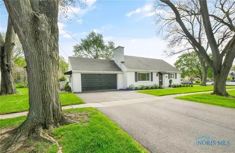 121 Pine St, Perrysburg, OH 43551
