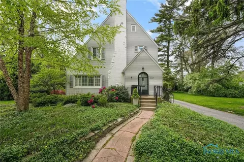 2449 Manchester Blvd, Ottawa Hills, OH 43606