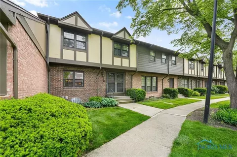 43 Knollwood Dr, Perrysburg, OH 43551