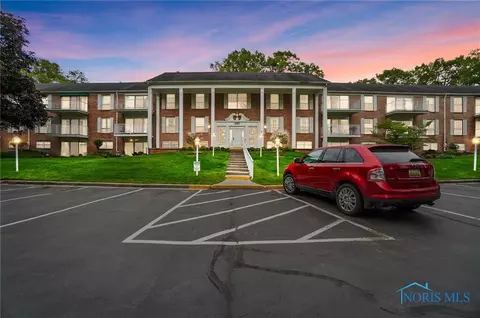 5679 Monroe St #1020, Sylvania, OH 43560