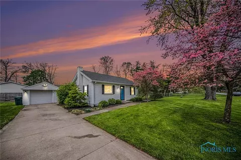 2221 Ronaldo Rd, Toledo, OH 43615
