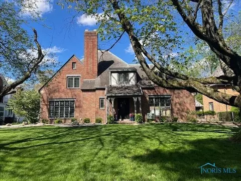 3872 Brookside Rd, Ottawa Hills, OH 43606