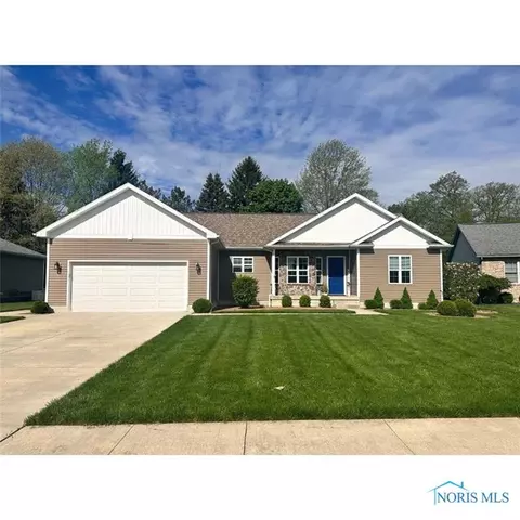104 Whitney Dr, Fremont, OH 43420