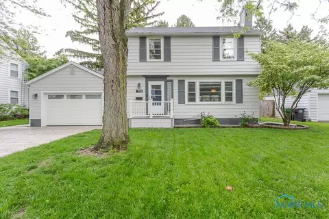 752 Inwood Pl, Maumee, OH 43537