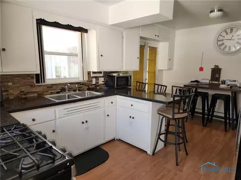 836 Clifton Blvd, Toledo, OH 43607 photo 4