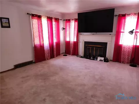 836 Clifton Blvd, Toledo, OH 43607 photo 2