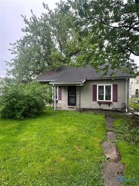 825 Ogden Ave, Toledo, OH 43609