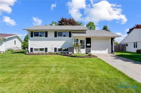 840 Maple Ln, Waterville, OH 43566