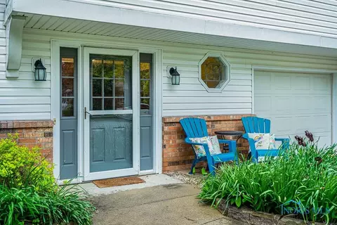 110 E Springwood St, Oregon, OH 43616 photo 2