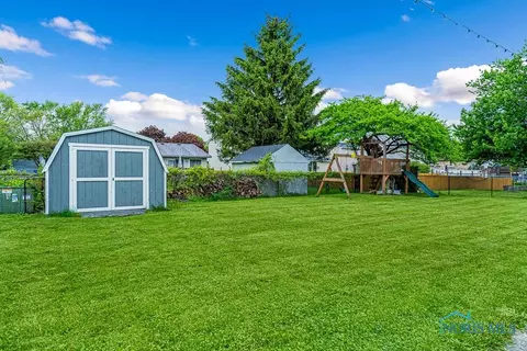 110 E Springwood St, Oregon, OH 43616 photo 46